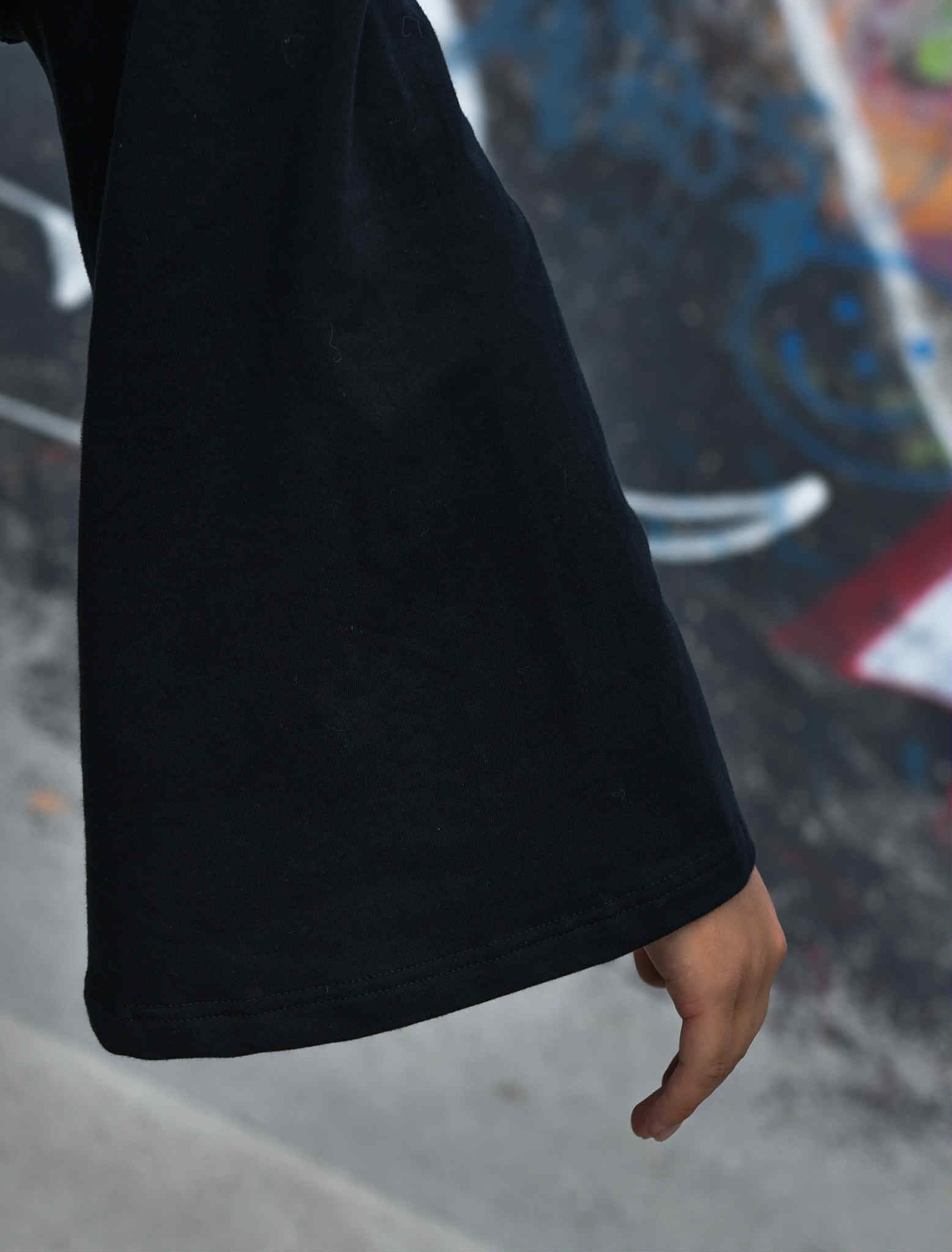 PARADOX LONGSLEEVE s01e02 / BLACK
